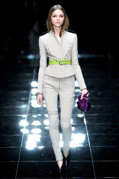 Look 14